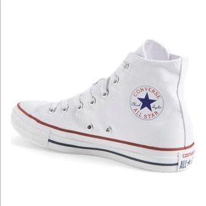 LIKE NEW! Barely worn. Chuck taylor converse sneakers.